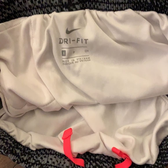 Nike nylon shorts XS/S - Picture 5 of 6